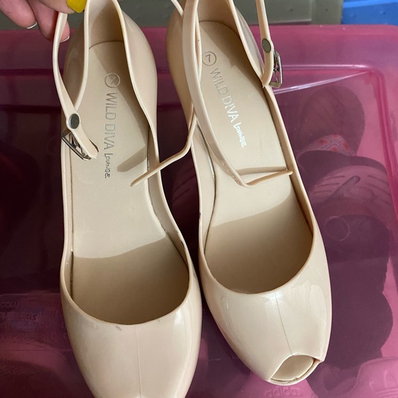 Cream wedges - Picture 1 of 6